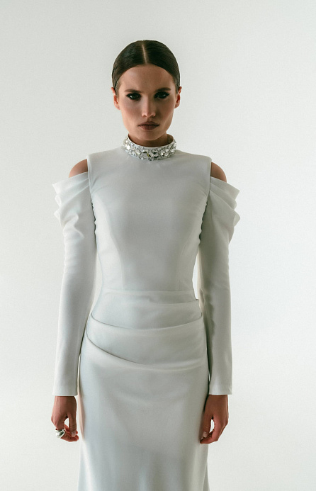 Минималистичное платье силуэта «Рыбка» фото