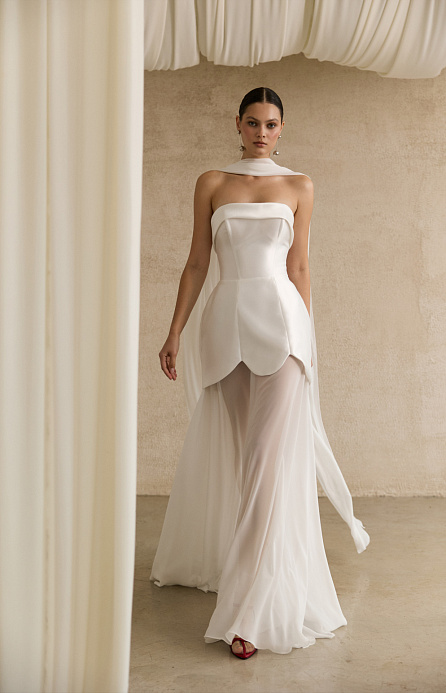 Короткое свадебное платье с прозрачной юбкой из шифона фото