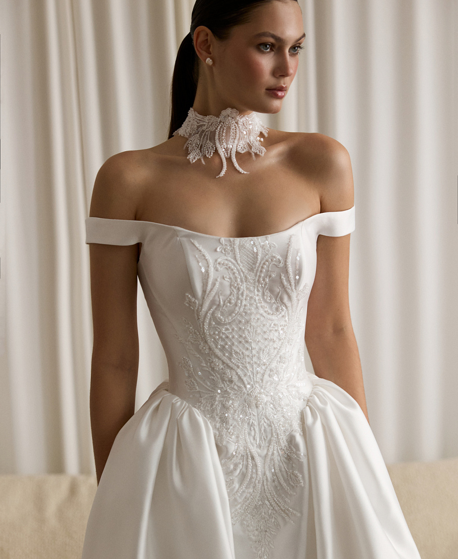 Королевское свадебное платье из атласа фото