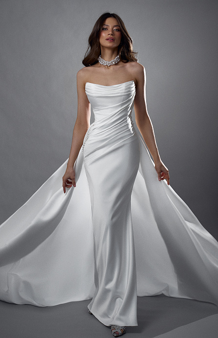 Атласное свадебное платье-русалка со съемным шлейфом и драпировкой на корсете фото