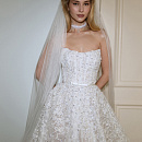 Пышное кружевное свадебное платье с жемчугом  фото