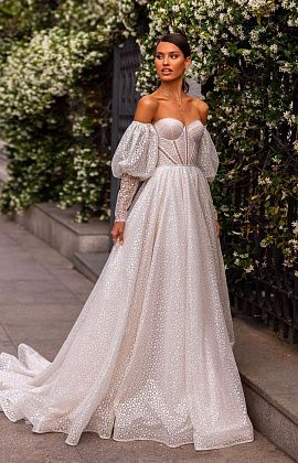 Свадебное платье из блестящей ткани фото