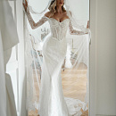 Кружевное свадебное платье рыбка с декором из бус фото