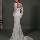 Белое кружевное свадебное платье рыбка с рукавами и декольте фото