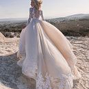 Пышное свадебное платье с роскошным шлейфом
