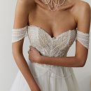 Нежное свадебное платье с чокером фото