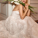 Пышное кружевное свадебное платье фото