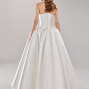 Пышное свадебное платье из микадо с открытыми плечами фото