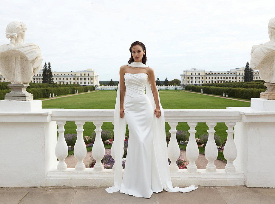 Комплект из атласного корсета с драпировкой и юбкой фото