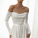 Роскошное атласное свадебное платье с длинным рукавом фото