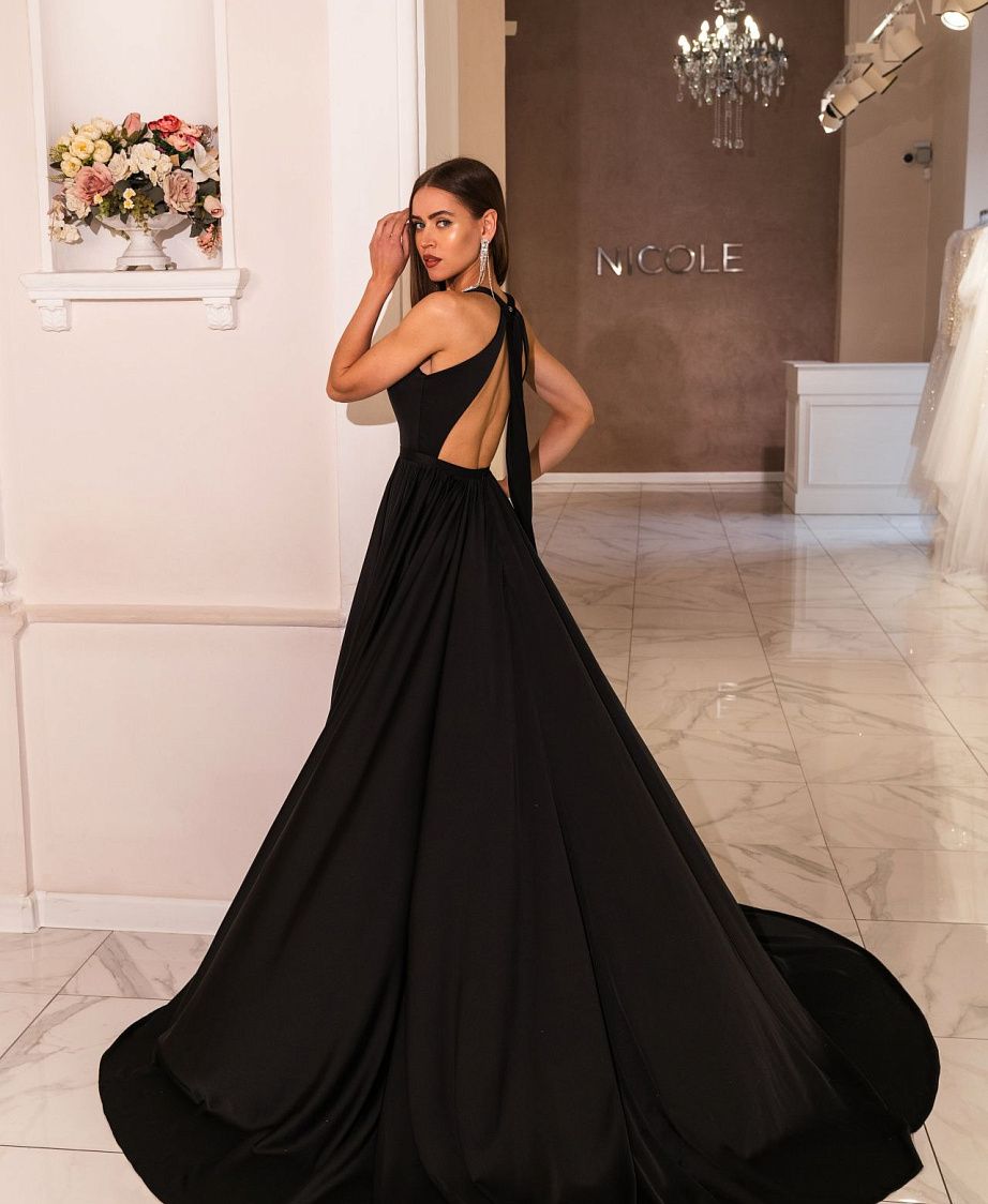 Длинное чёрное вечернее платье с разрезом фото