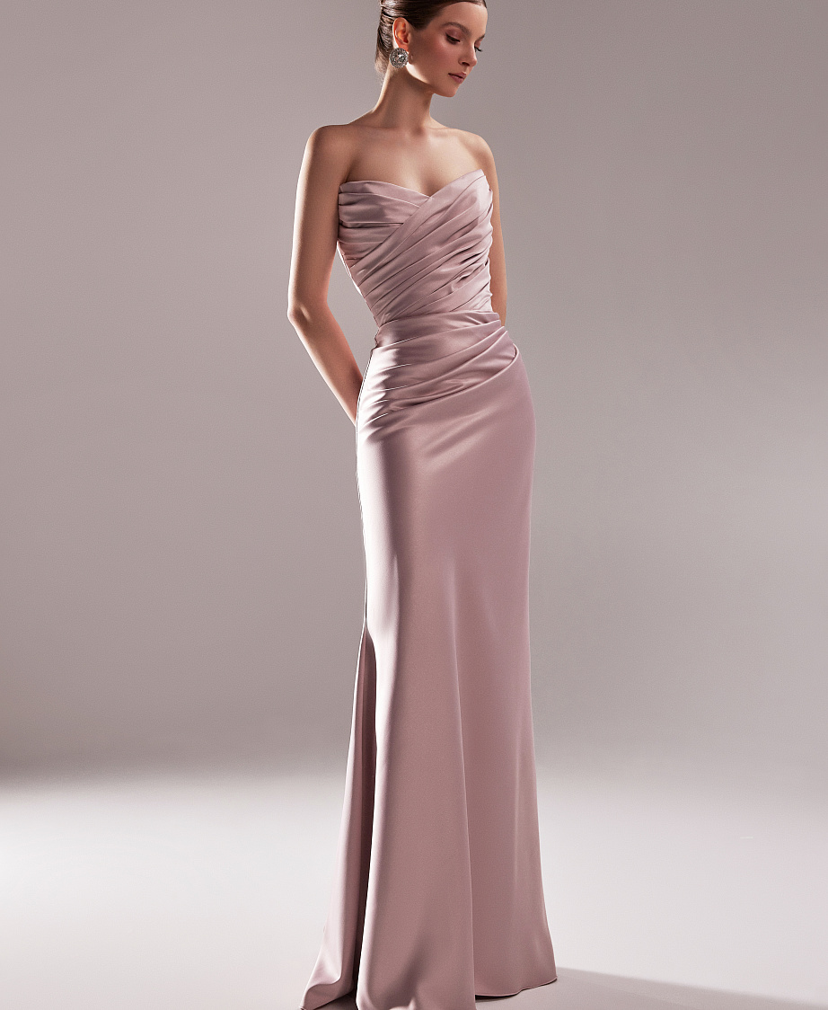 Вечернее платье силуэта-русалка из атласной ткани фото