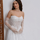 Роскошное кружевное свадебное платье с диснеевским корсетом фото