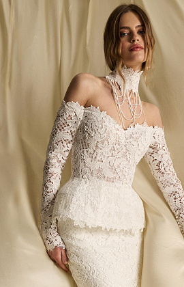 Комплект из хлопкового кружева с баской фото