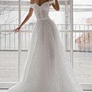 Сверкающее классическое свадебное платье фото
