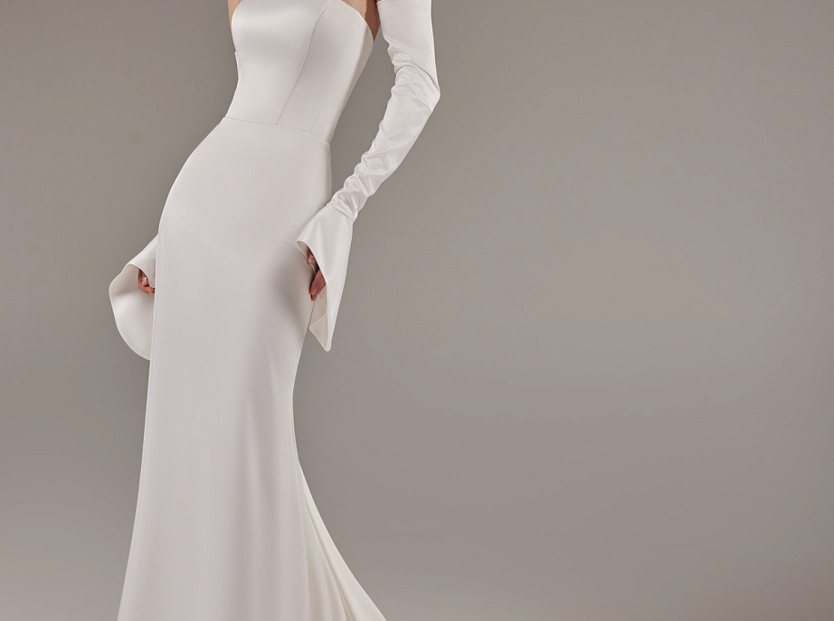 Русалка из атласа-стрейчас со съемными рукавами-клешь фото