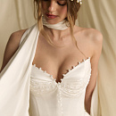 Комплект из атласа с жемчужным декором фото