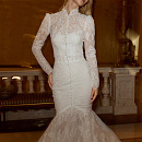 Закрытое кружевное свадебное платье русалка фото