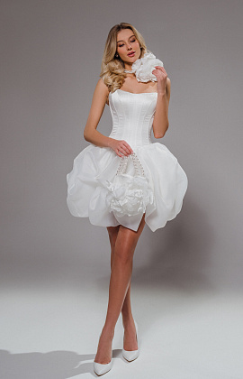Короткое свадебное платье на корсете в стиле принцесса фото