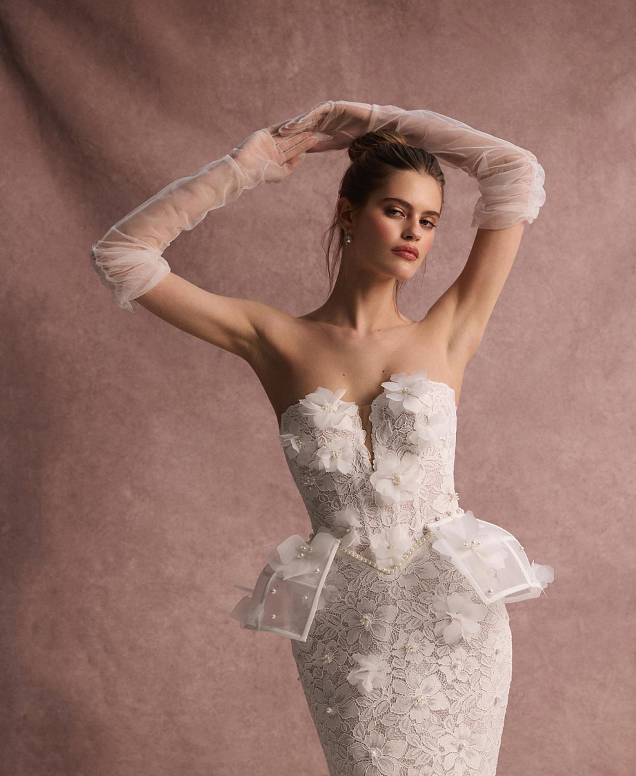 Кружевное платье с 3Д цветами и съемкой баской фото