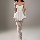 Стильный комплект с кружевной юбкой и открытым корсетом фото