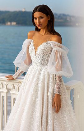 Пышное кружевное свадебное платье с рукавами фото