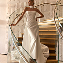 Атласное свадебное платье-русалка со съемным шлейфом и драпировкой на корсете фото