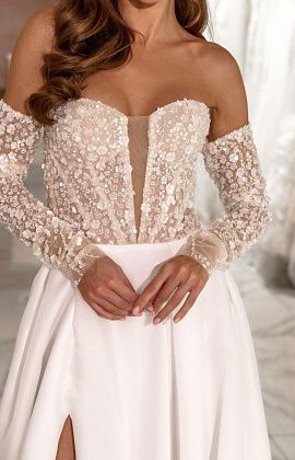 Свадебное платье с рукавами и открытыми плечами фото