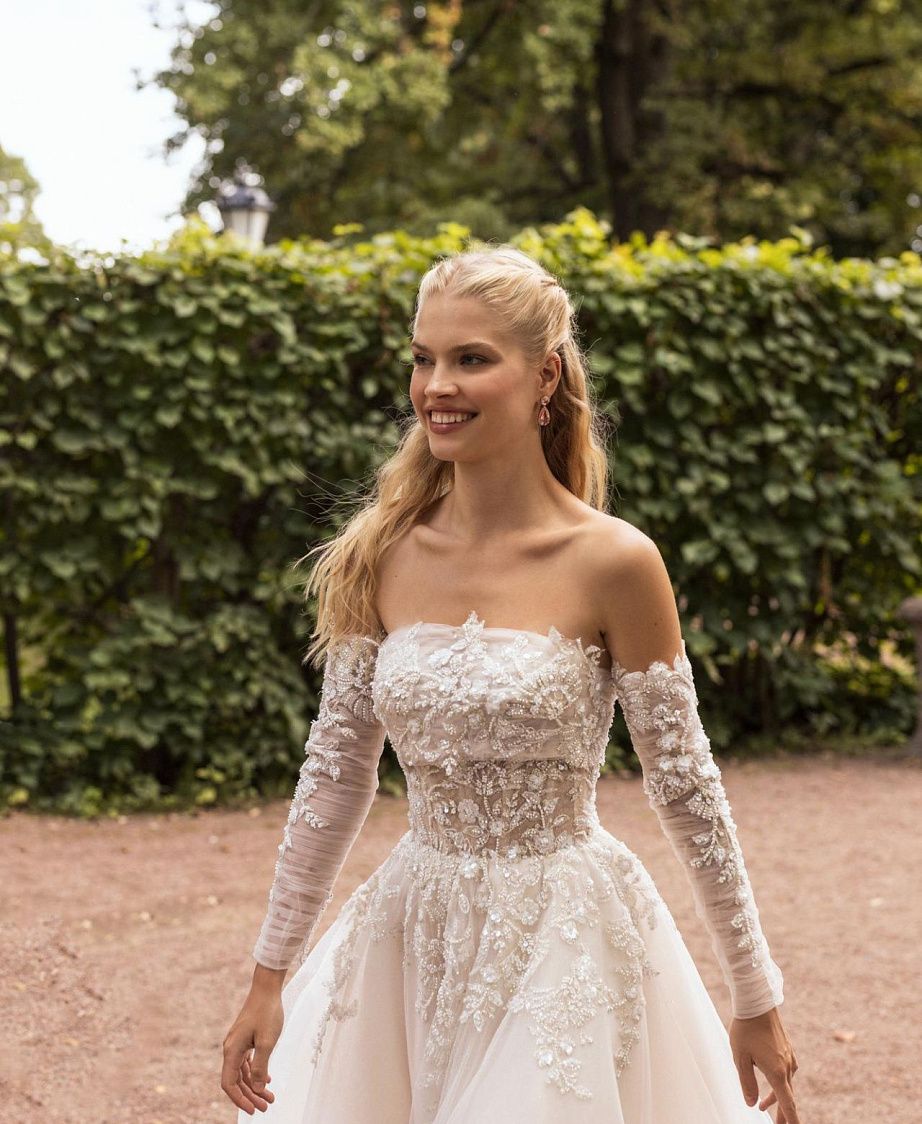 Кружевное свадебное платье с блеском фото