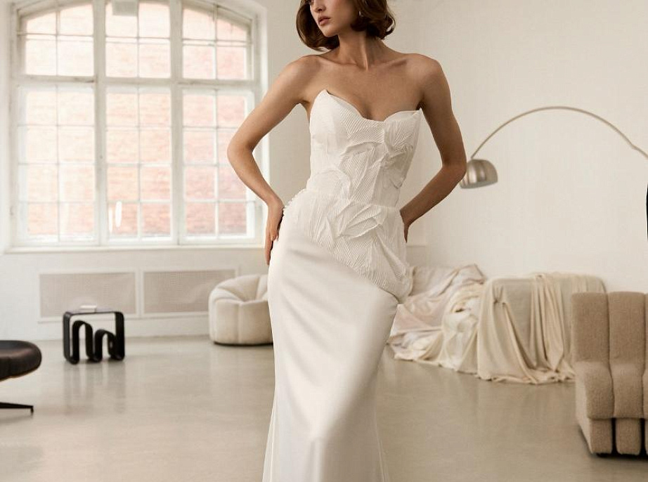 Стильный свадебный комплект из дизайнерской ткани фото