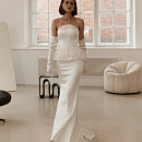 Атласное свадебное платье с кружевной баской фото