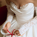 Свадебное платье из тафты с кружевными элементами фото