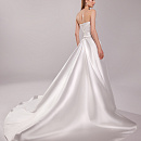 Пышное свадебное платье из микадо с драпировкой на корсете фото