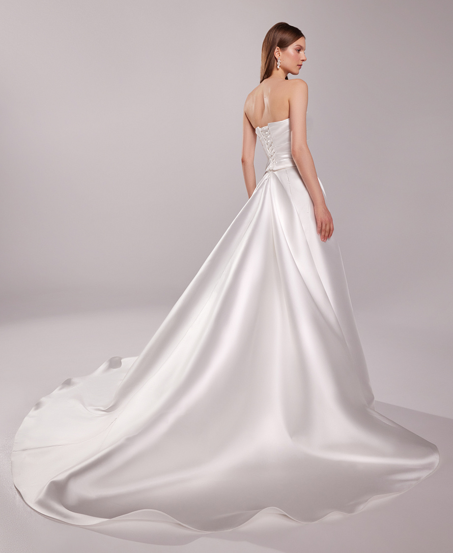 Пышное свадебное платье из микадо с драпировкой на корсете фото