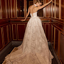Пышное кружевное свадебное платье фото
