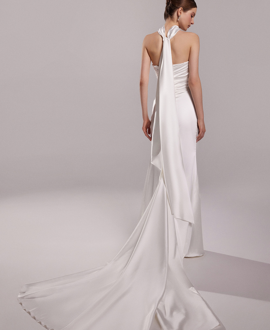 Атласное свадебное платье силуэта-русалка фото