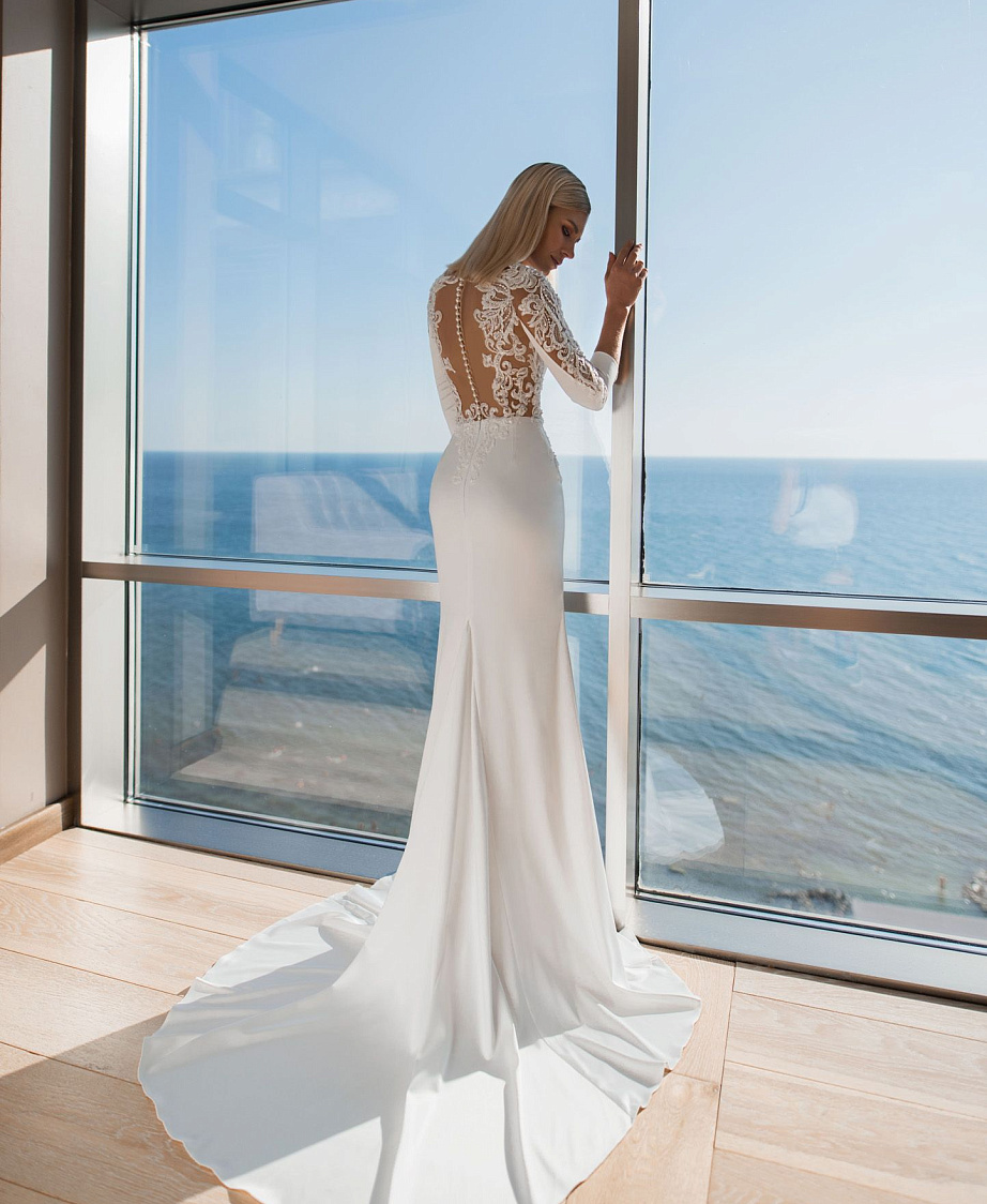 Атласное свадебное платье рыбка с рукавами фото