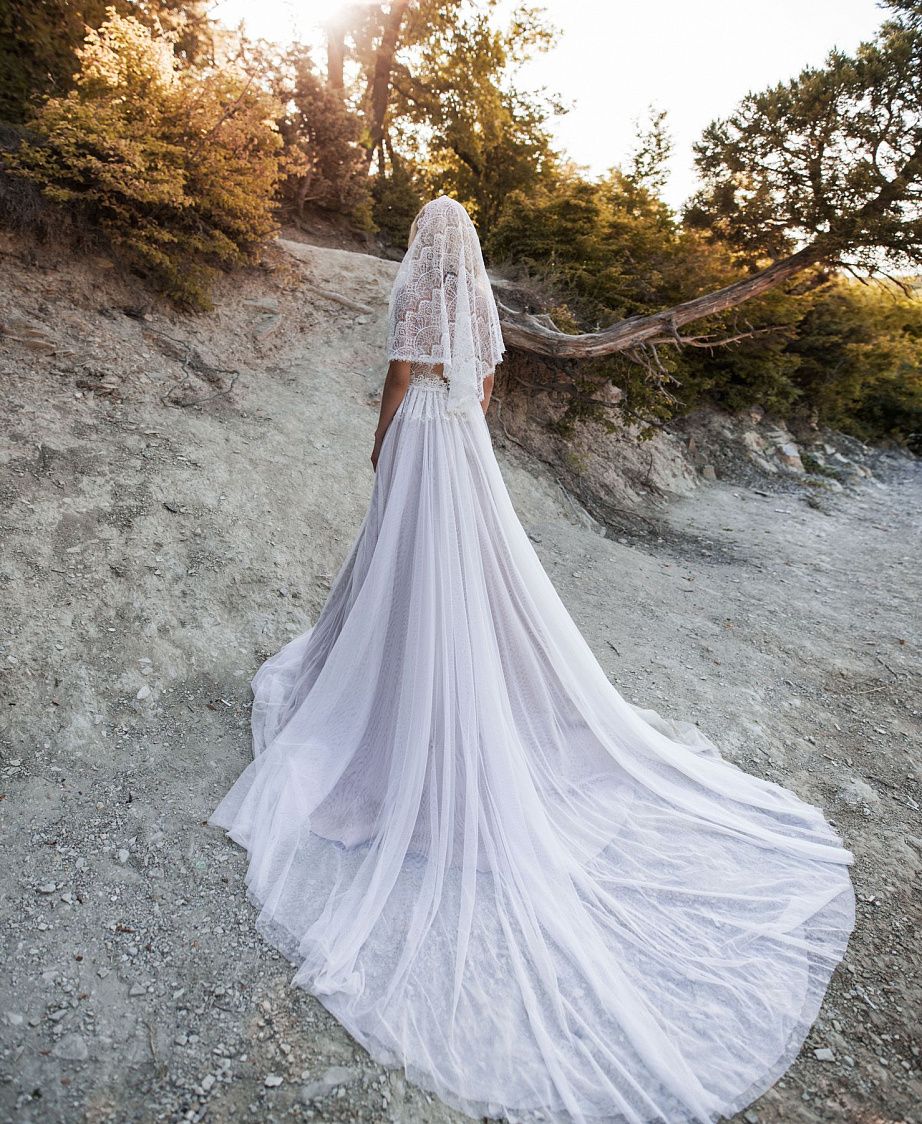 Свадебное платье с капюшоном
