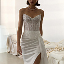 Свадебный комплект с расшитым пайетками корсет и атласной юбкой фото