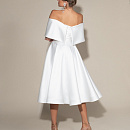Атласное свадебное платье с карманами длины миди фото