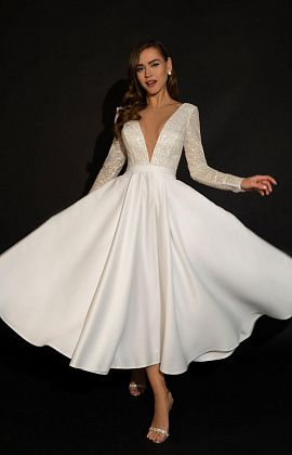 Свадебное платье миди с сияющим корсетом фото