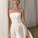 Элегантное платье из микадо с декором из цветов и съемным шлейфом фото