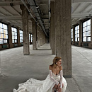 Роскошное мерцающее свадебное платье с рукавами фото
