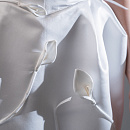 Атласное свадебное платье-футляр с каллами фото