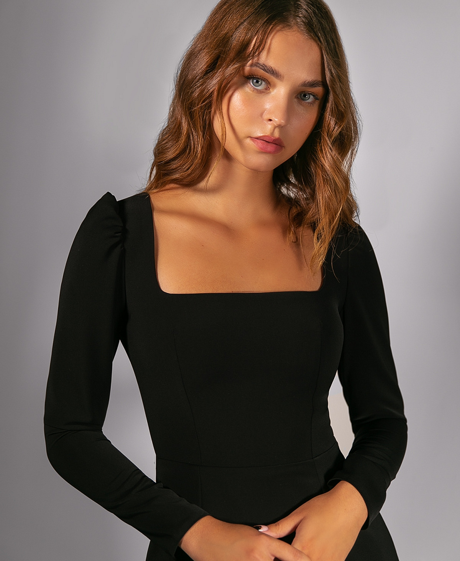 Короткое черное платье с рукавами фото