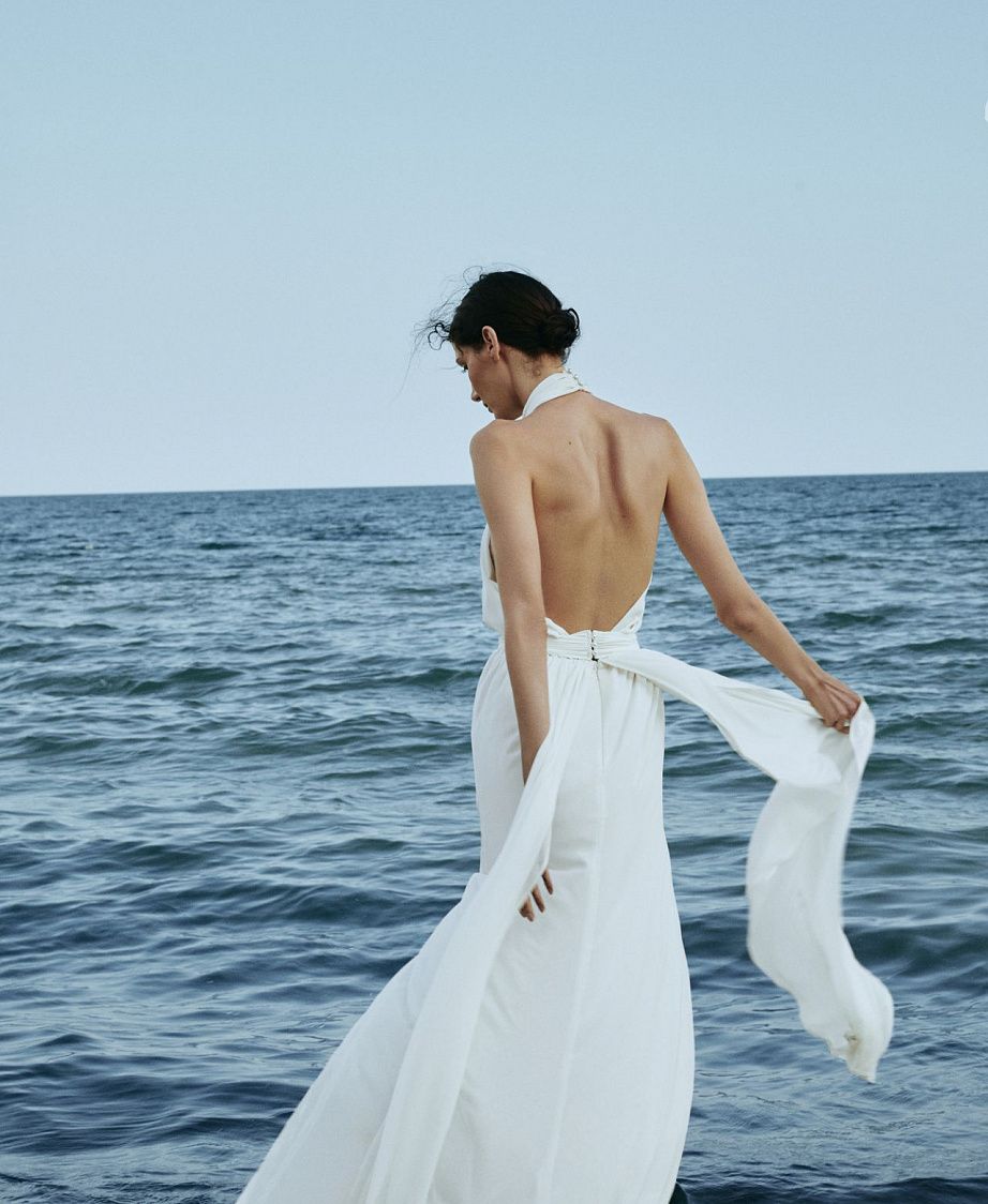 Свадебное платье в стиле ампир с шифоновой юбкой с разрезом фото