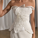 Модный свадебный комплект из ткани-гафре с декором из жемчуга фото