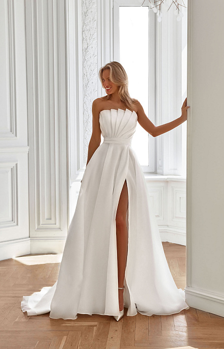 Шифоновое свадебное платье с драпировкой фото