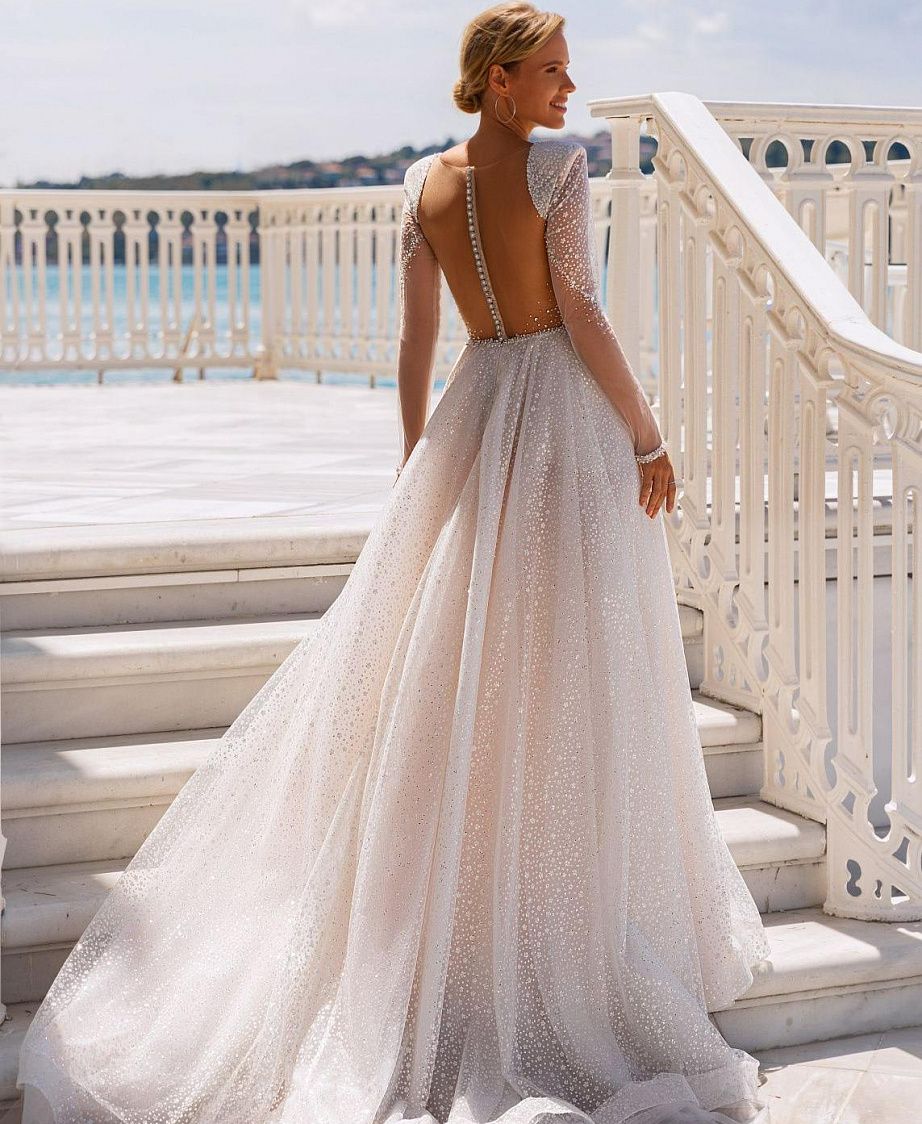 Блестящее свадебное платье с рукавами фото