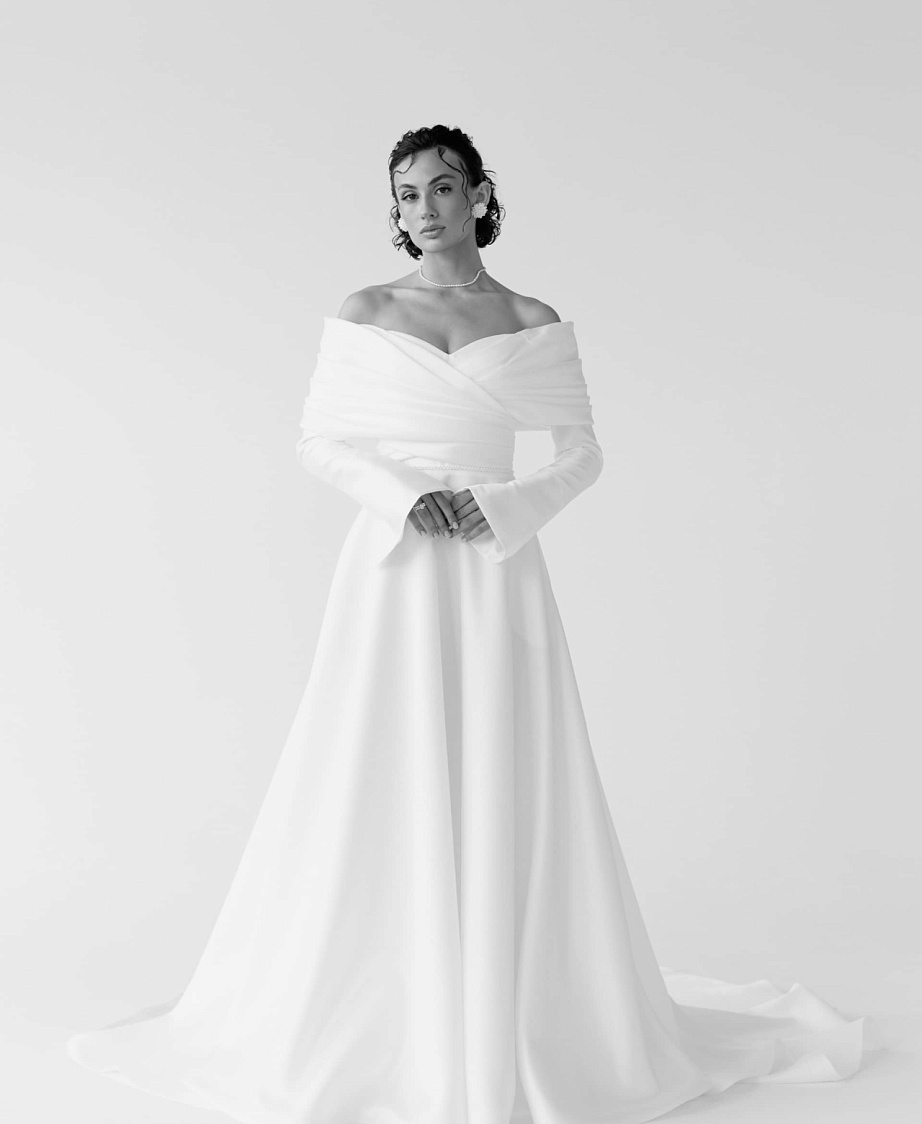 Классическое  свадебное палетье А- силуэта из микадо фото